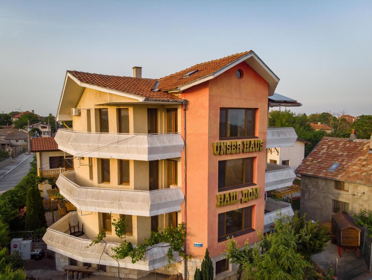 Guest House Nash Dom Kavarna Exterior photo