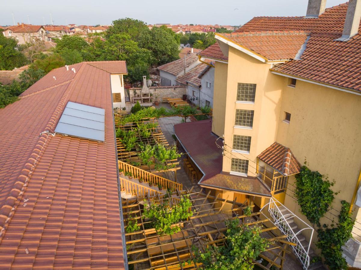 Guest House Nash Dom Kavarna Exterior photo