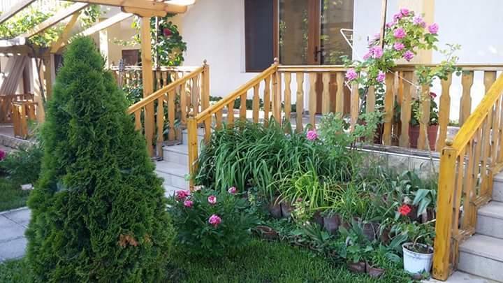 Guest House Nash Dom Kavarna Exterior photo