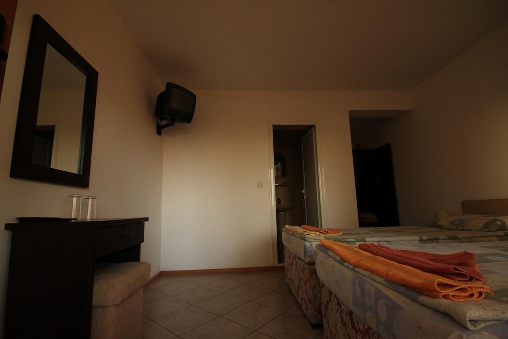 Guest House Nash Dom Kavarna Exterior photo