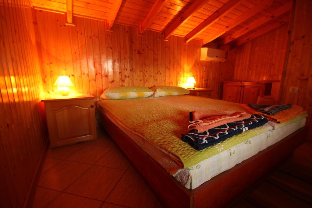 Guest House Nash Dom Kavarna Exterior photo