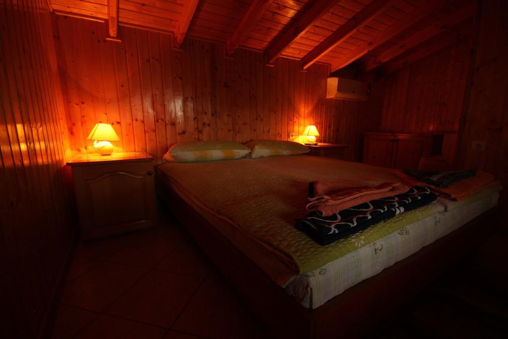 Guest House Nash Dom Kavarna Exterior photo