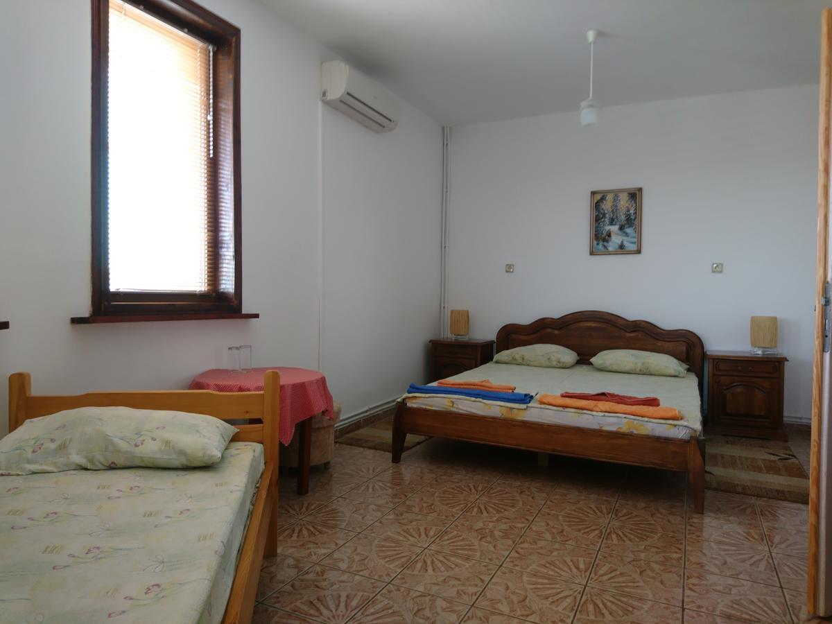 Guest House Nash Dom Kavarna Exterior photo