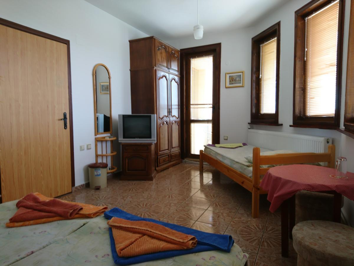 Guest House Nash Dom Kavarna Exterior photo